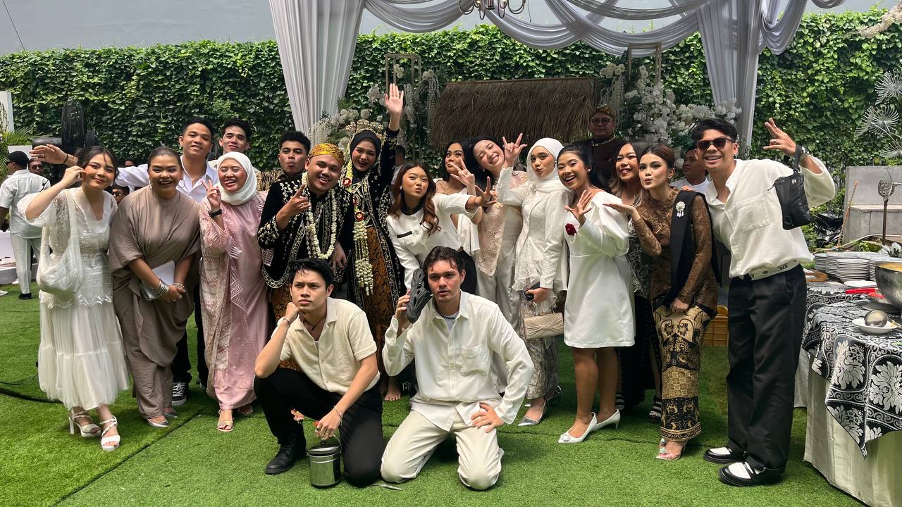 Pernikahan Salma Salsabil dan Dimansyah jadi momen reuni finalis Indonesian Idol 12.