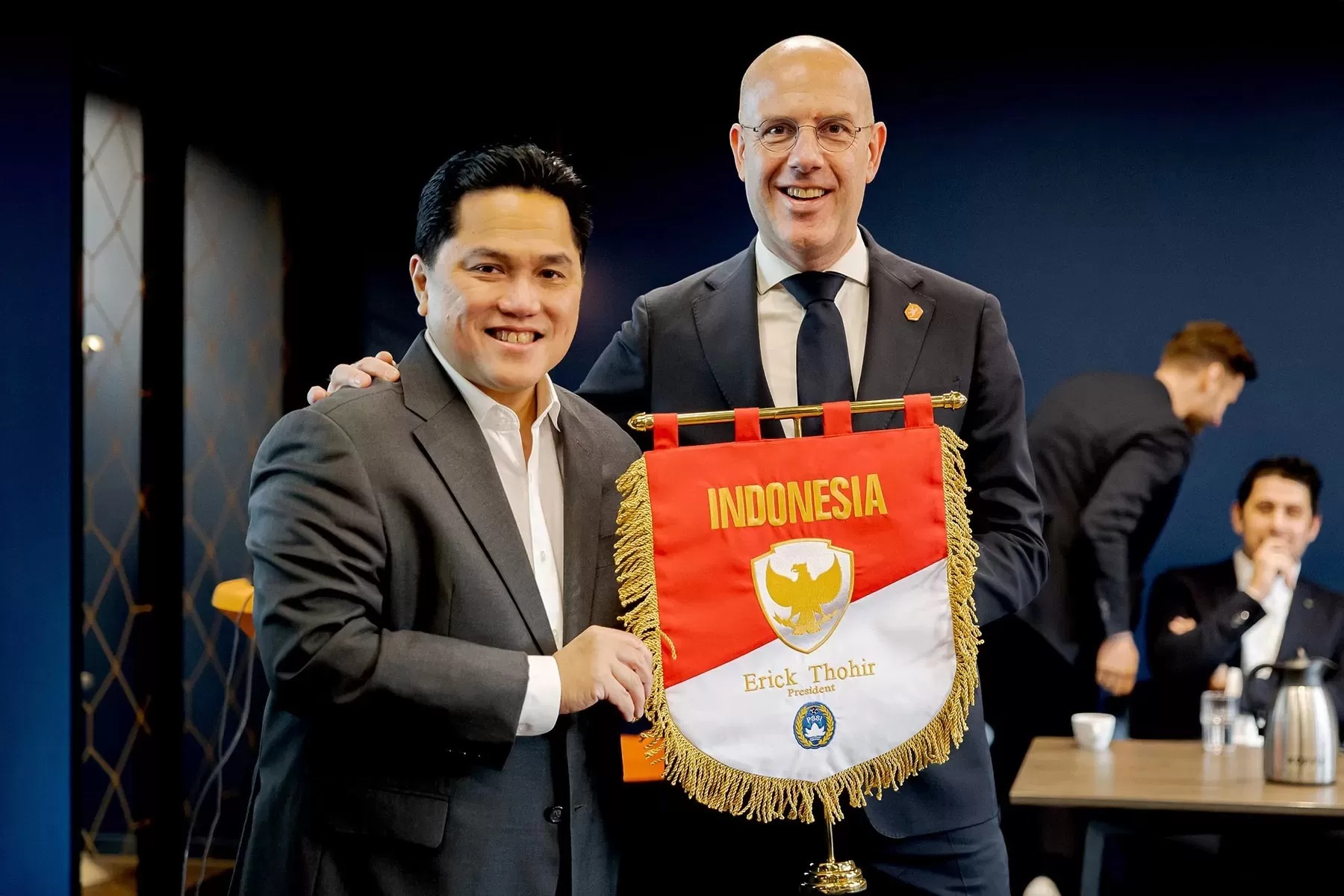 Ketum PSSI Erick Thohir dan Sekretaris Jenderal KNVB, Gijs de Jong.