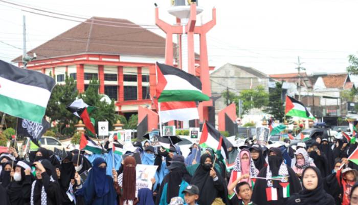 Pawai kemenangan Gaza di Sukoharjo.