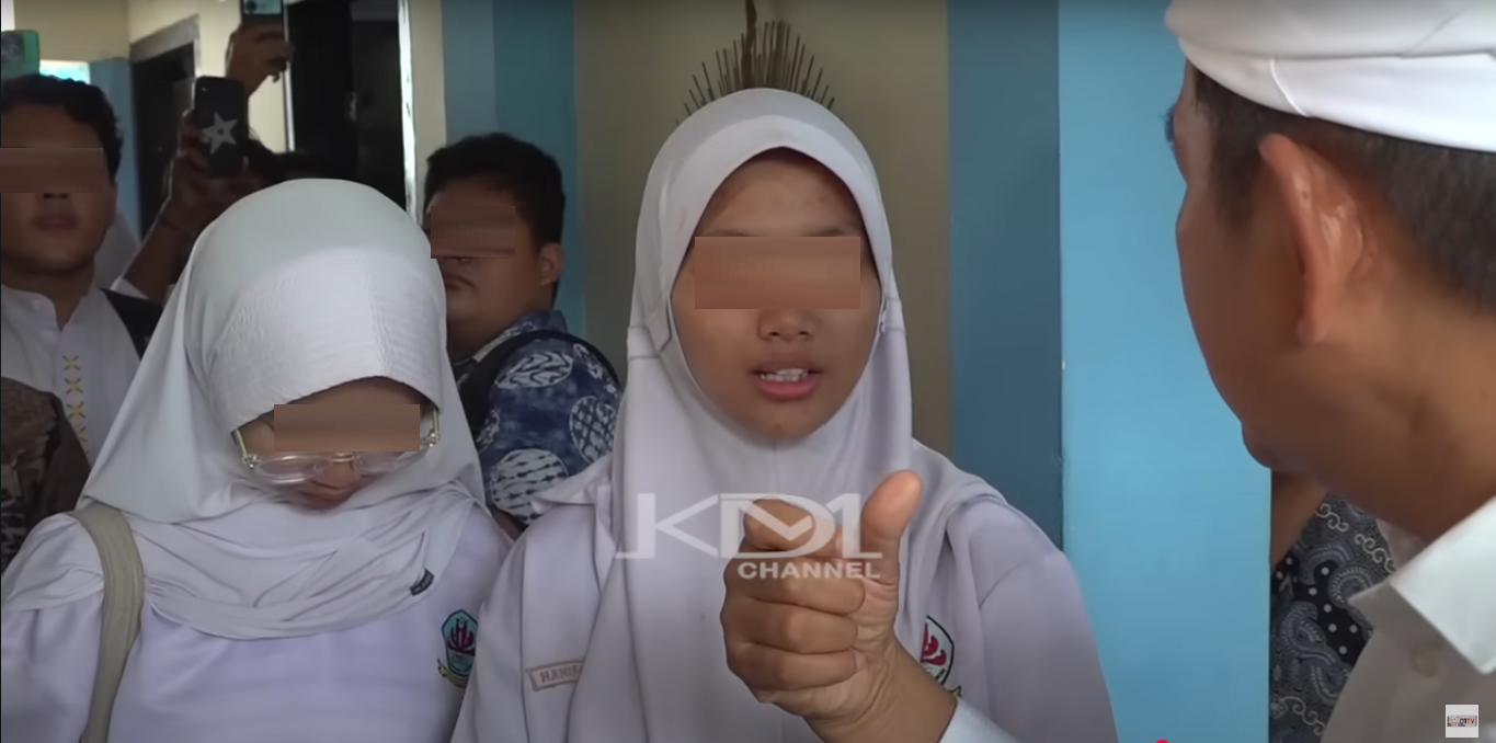 Viral siswa SMAN 7 Cirebon keluhkan dana PIP dipotong sekolah diduga untuk partai.
