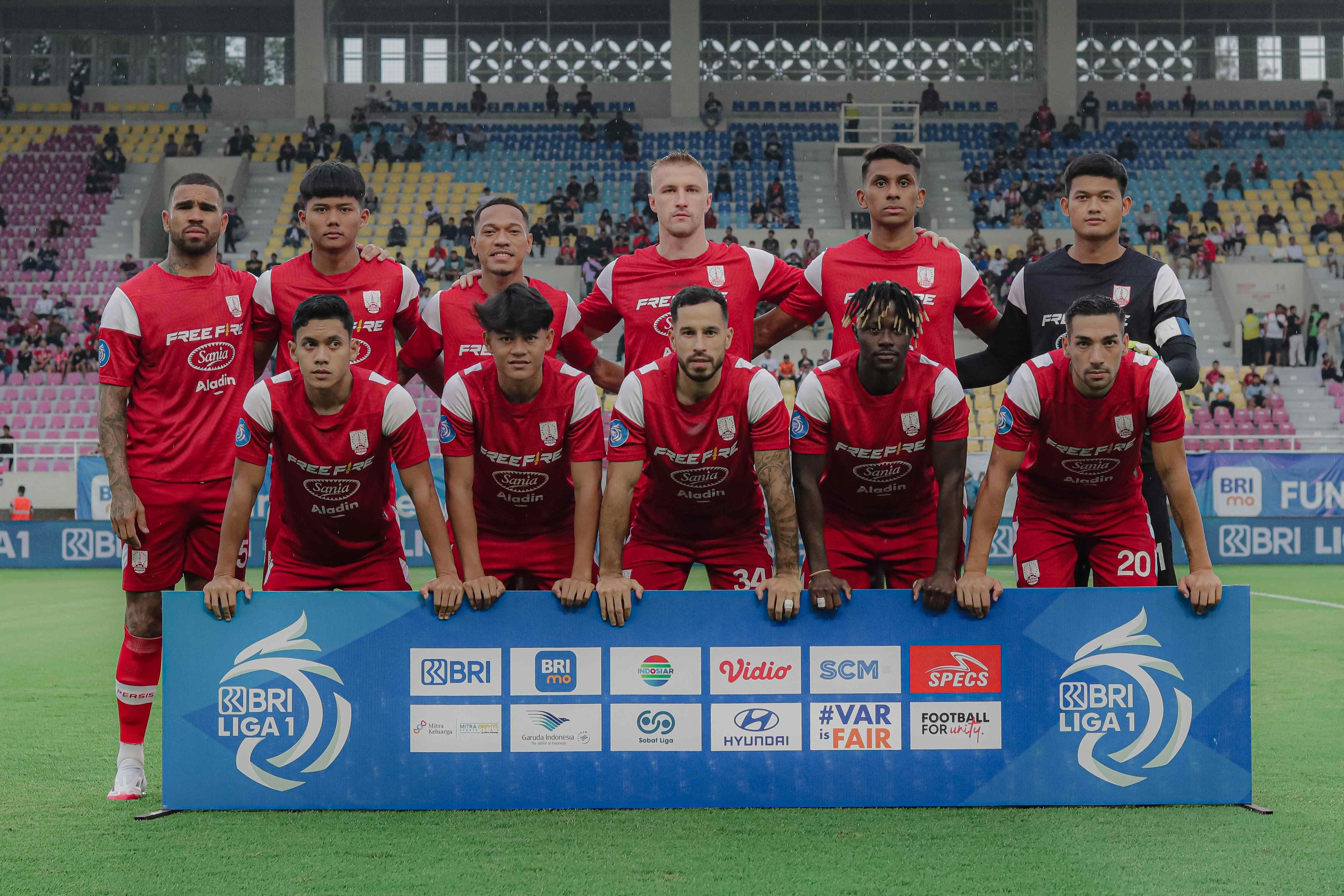 Skuad Persis Solo saat imbang melawan Semen Padang di Stadion Manahan.