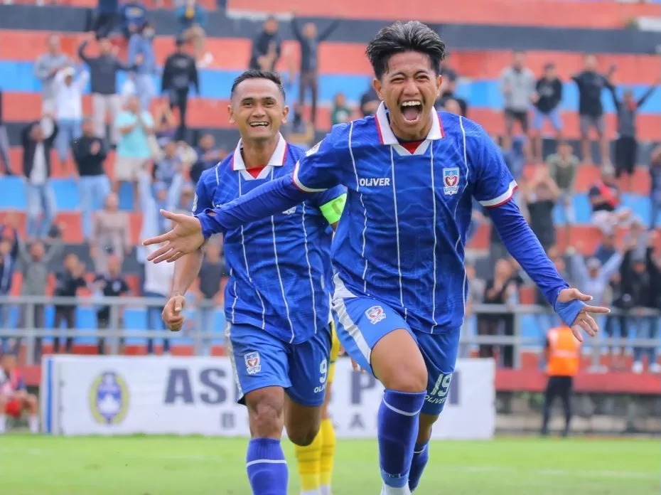Fata Alfiansyah melakukan selebrasi usai mencetak gol untuk Persebi Boyolali di Liga 4 Jateng 2024/2025.