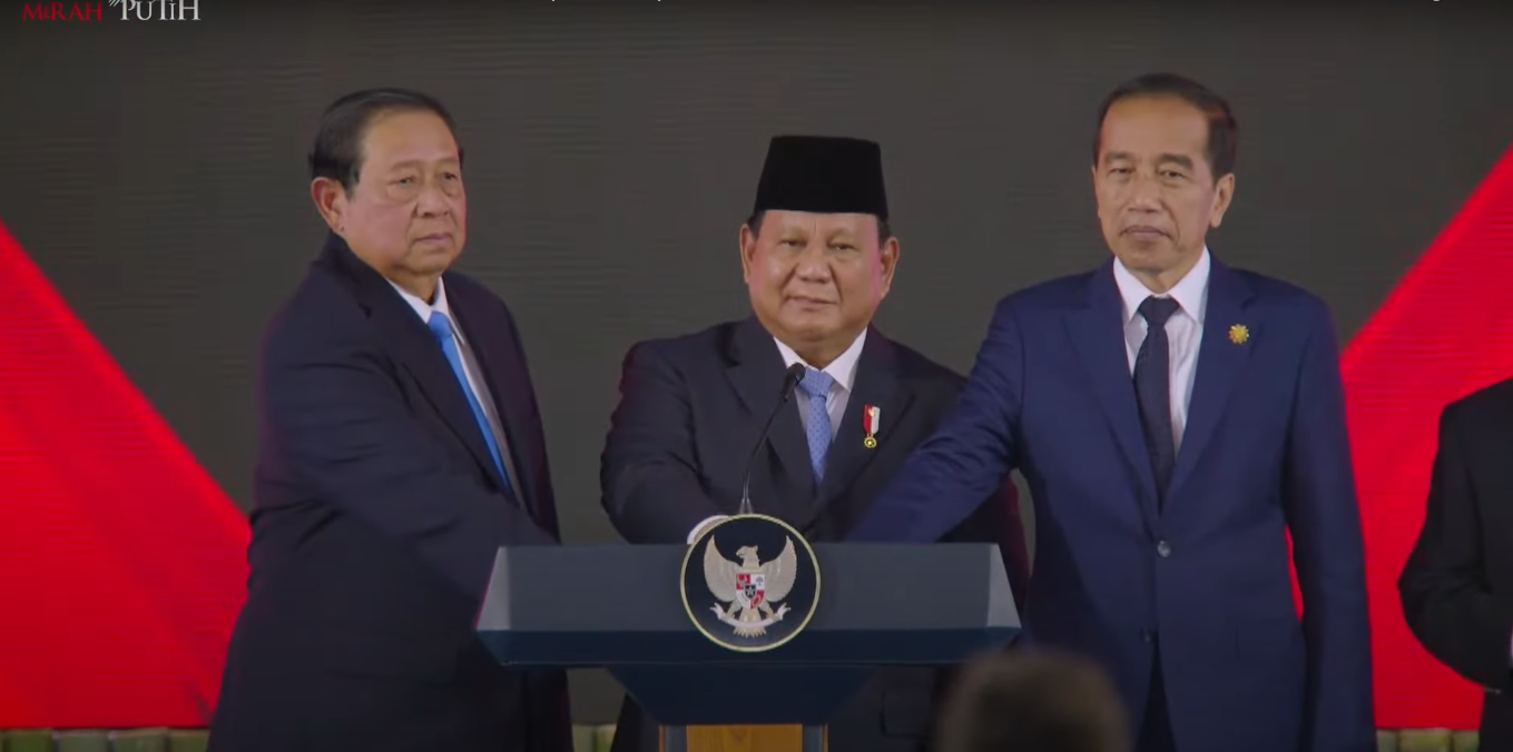 Presiden Prabowo Subianto didampingi Joko Widodo (Jokowi) dan Susilo Bambang Yudhoyono (SBY) resmikan Danantara.
