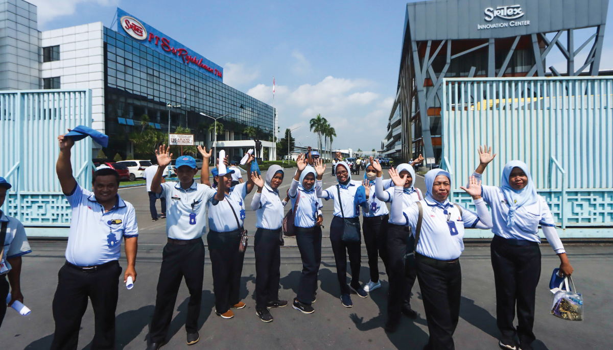 Karyawan di PT Sritek masuk di hari terakhir kerja pada (28/2/25), tepat satu hari sebelum PT Sritex resmi ditutup.