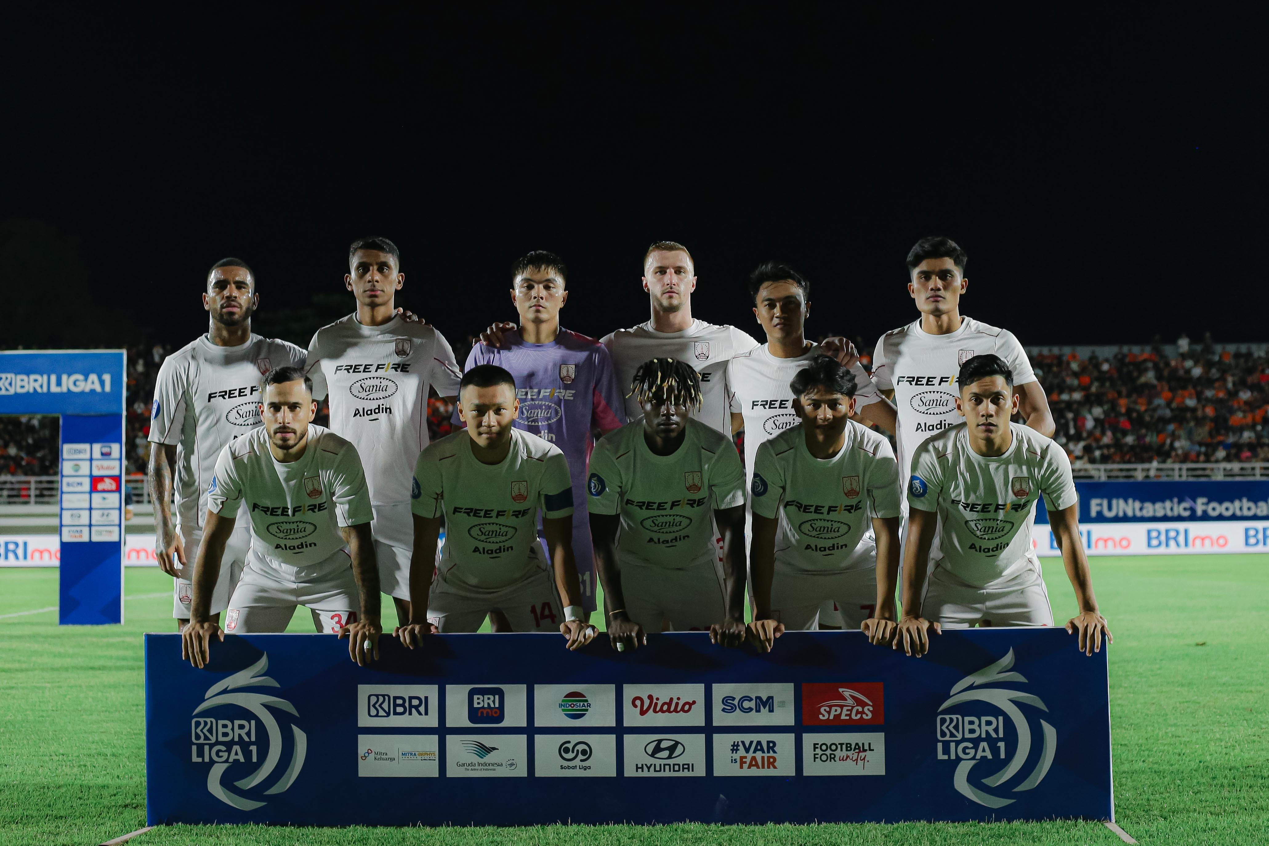 Skuad Persis Solo saat melawan Borneo FC.