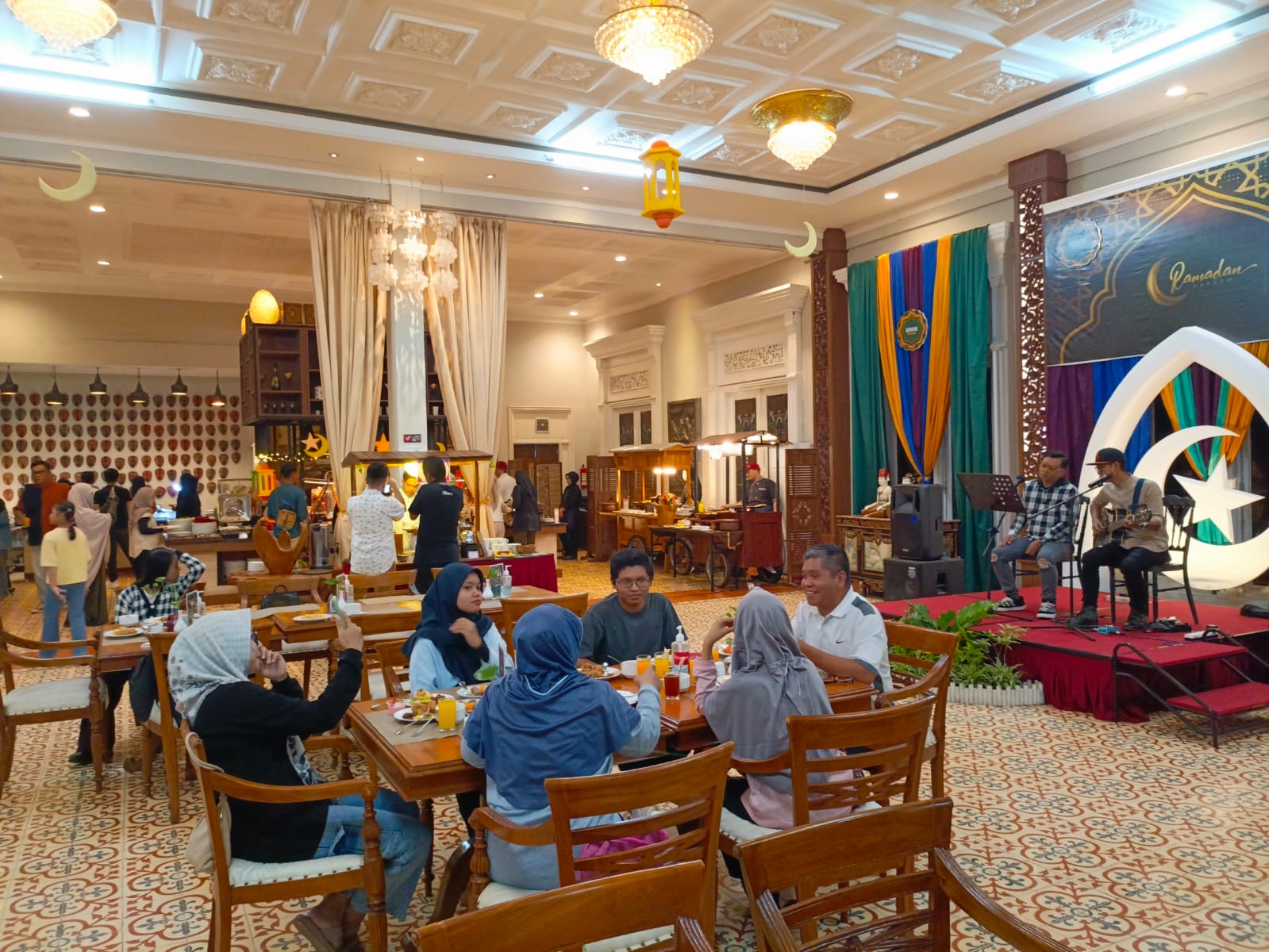 Suasana berbuka puasa di Hotel Ramada Suites by Wyndham Solo.