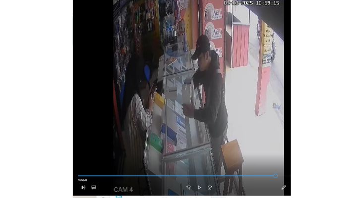 Wajah pelaku pencurian empat unit handphone tertangkap kamera CCTV