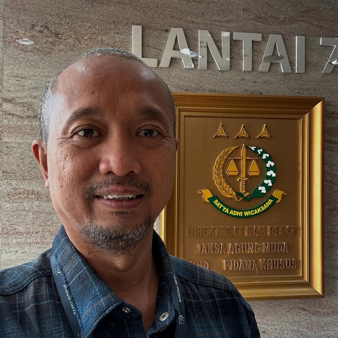 Fitra Eri saat berada di Kejagung untuk pemeriksaan sebagai saksi di kasus dugaan Pertamax Oplosan PT Pertamina Patra Niaga.