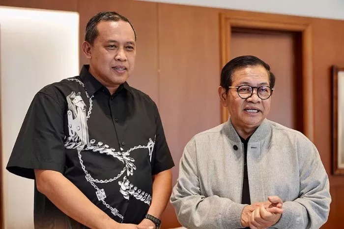 Tri Adhianto saat bersama dengan Pramono Anung.