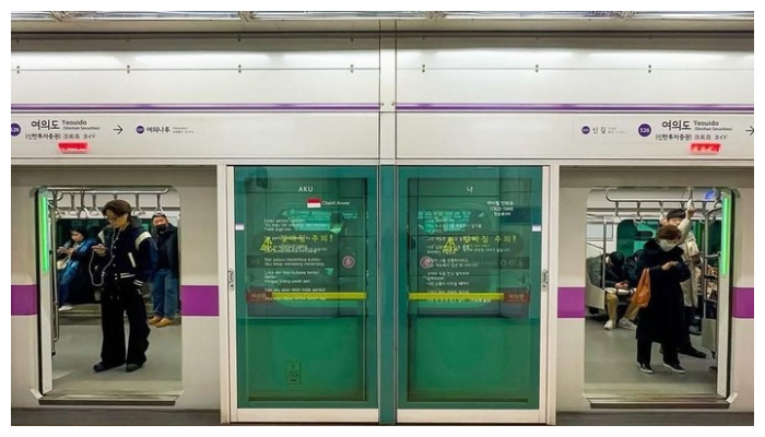 Puisi Aku terpampang di Stasiun Bawah Tanah Seoul Korea Selatan