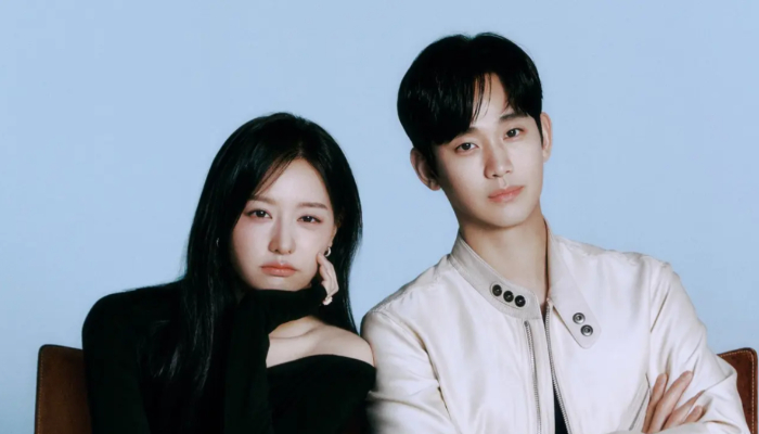 Kim So Hyun dan Kim Ji Won saat mempromosikan drama Queen of Tears.
