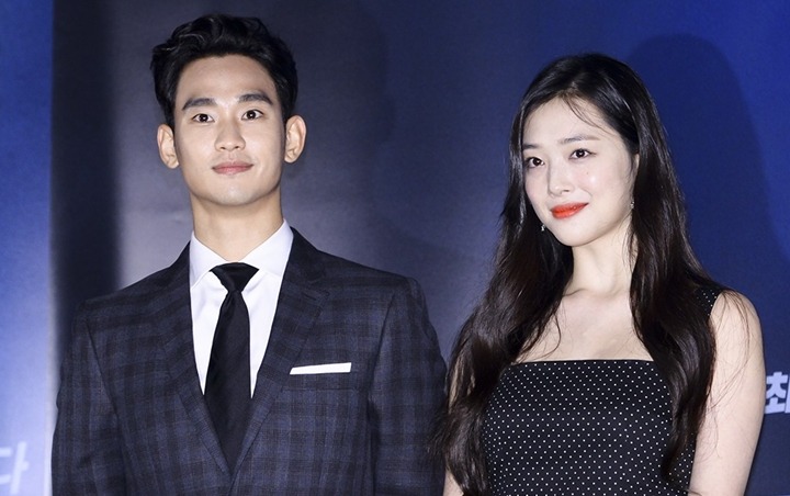 Sulli dan Kim Soo Hyun.