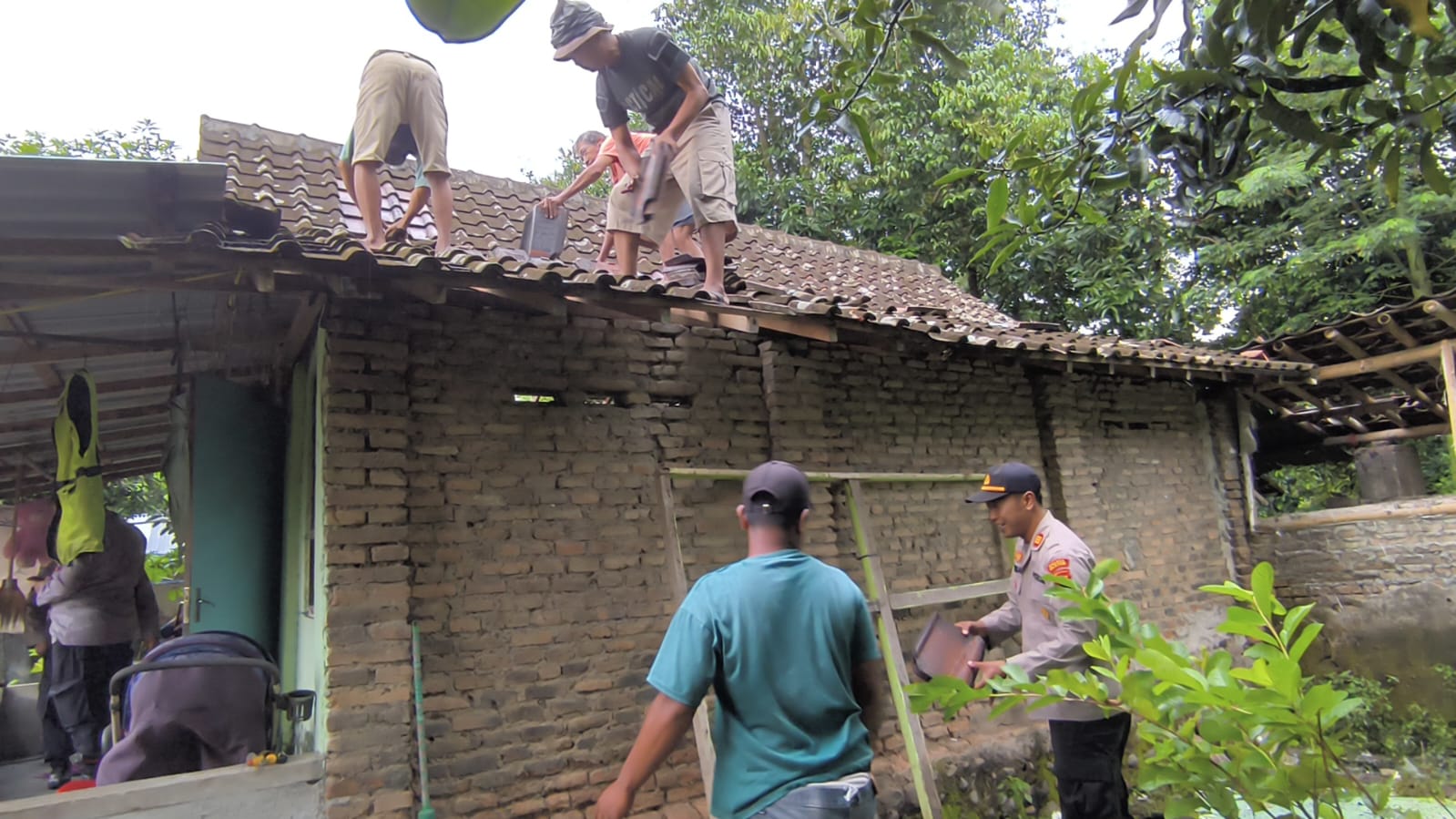 Rumah di Desa Tegalgondo, Kecamatan Wonosari, Klaten yang tersambar petir