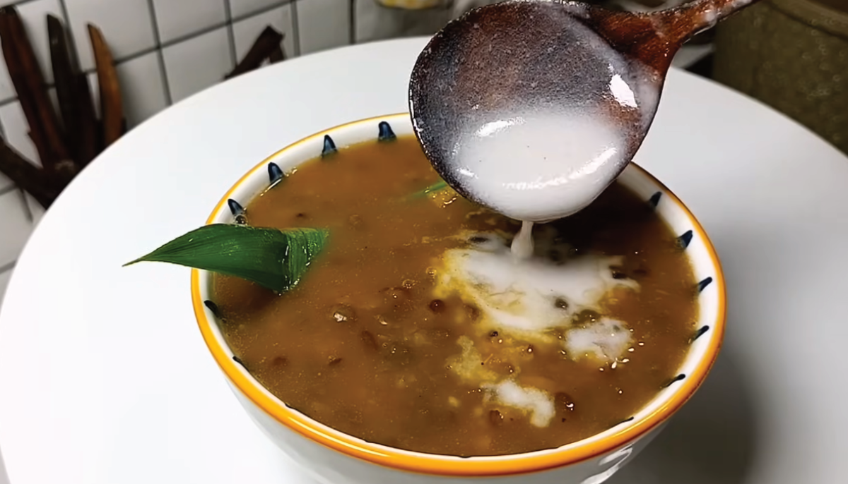 Bubur kacang hijau untuk disajikan saat buka puasa.