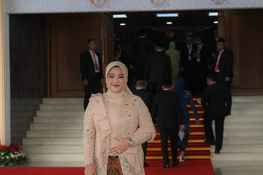Annisa Mahesa jadi sorotan di tengah demo tolak RUU TNI.