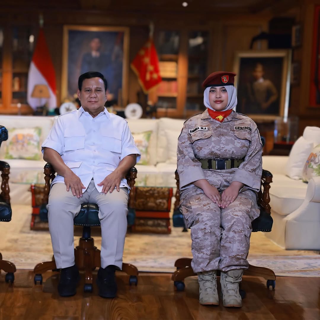 Annisa Mahesa saat berfoto bersama Prabowo Subianto.