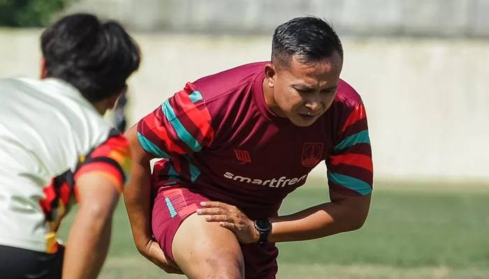 Sofie Imam Faizal ketika masih menjadi pelatih fisik Persis Youth.