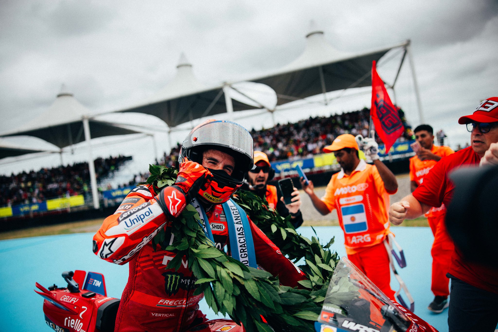 Marc Marquez tampil lebih superior dibanding Pecco Bagnaia di awal gelaran MotoGP 2025, Ducati pilih kasih soal dukungan teknis?
