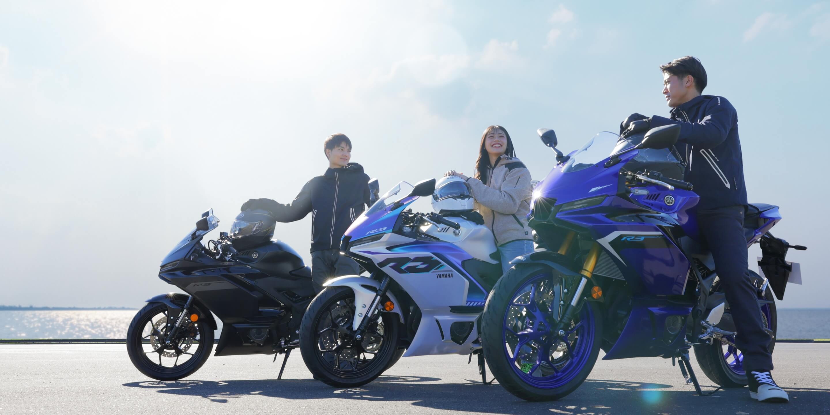 Yamaha R25 dengan warna cyberligh (tengah) yang bikin salah fokus.