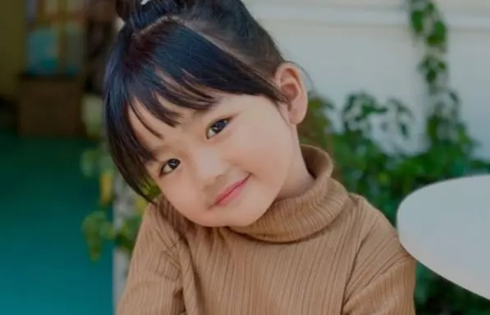 Orang tua Arra jadi sorotan usai anaknya sebut hinyai ke teteh teteh bubaran pabrik.