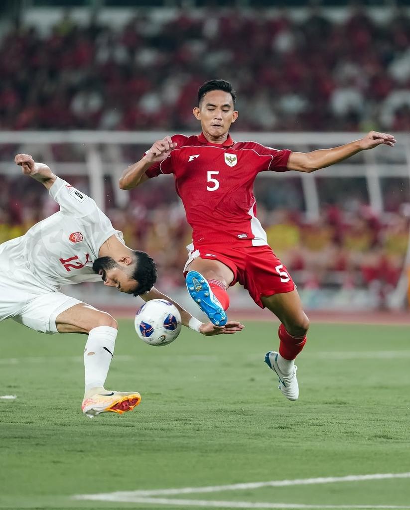 Patrick Kluivert, memuji penampilan bek skuad Garuda, Rizky Ridho saat tampil bersama Timnas Indonesia di Kualifikasi Piala Dunia 2026
