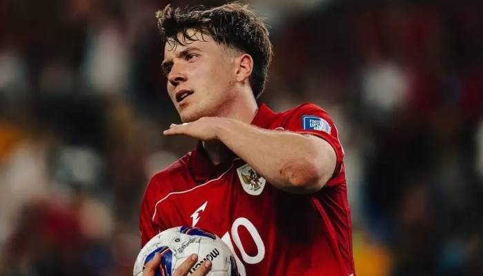 Oley Romeny mengalami cidera serius kala menjamu Arema FC