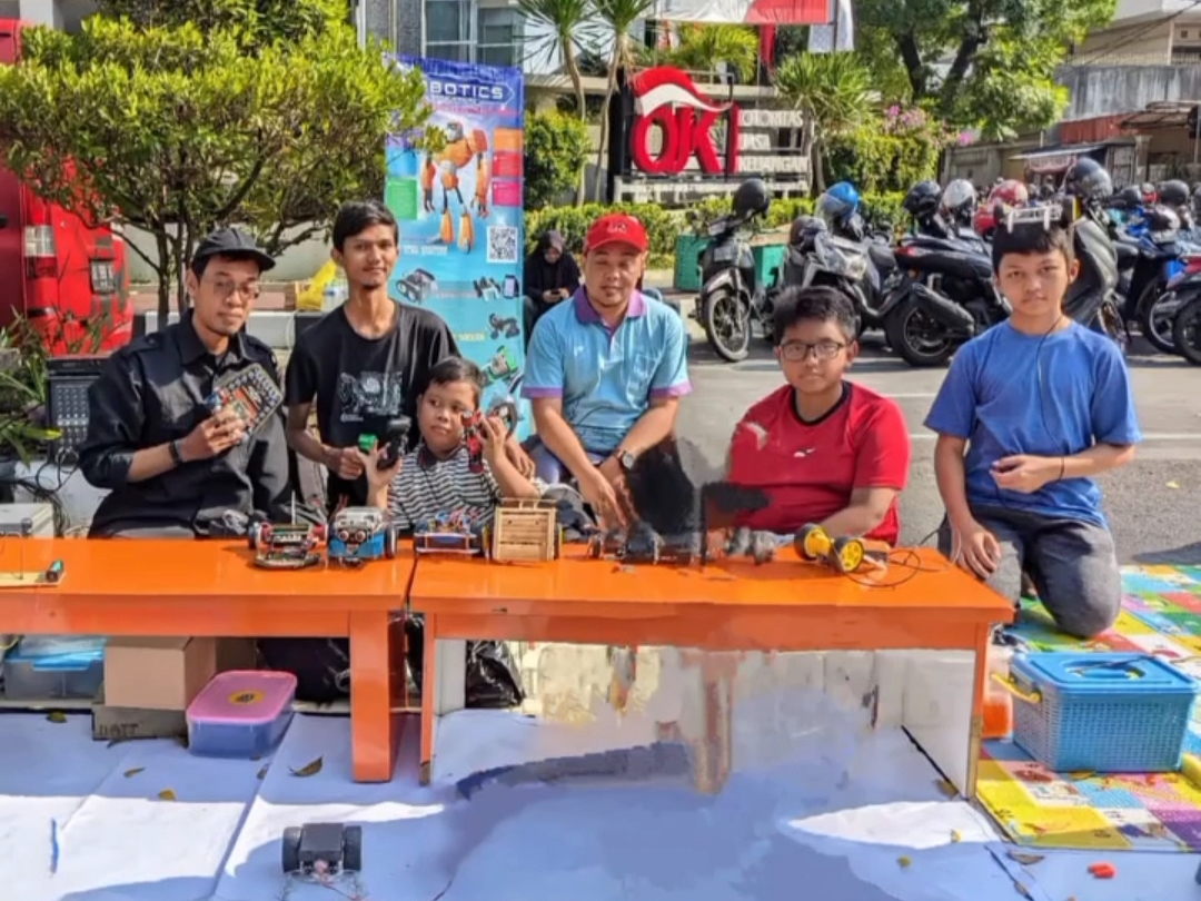 Ekstrakulikuler Robotik berbasis Arduino.