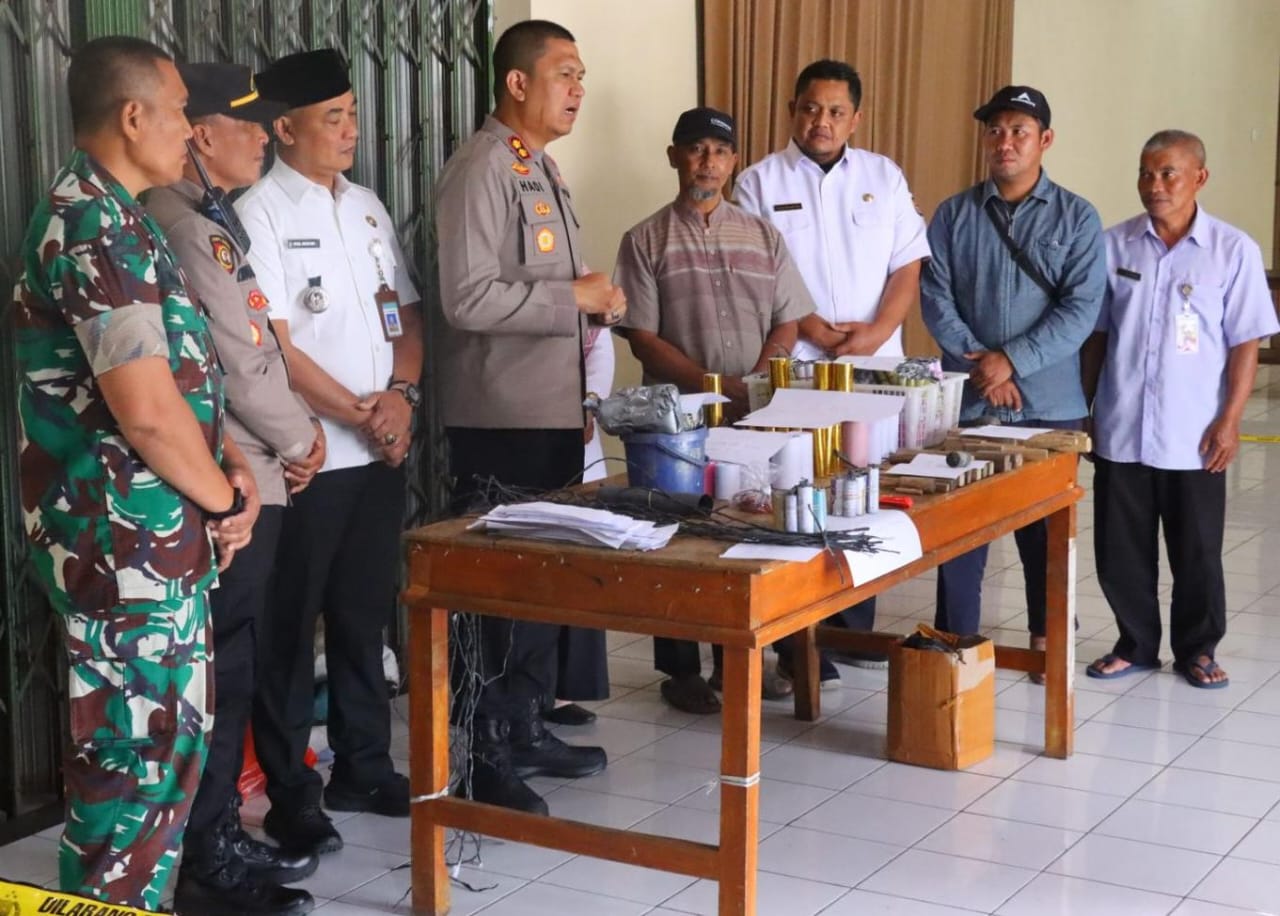 Polres Karanganyar berhasil sita 8,5 Kg Bahan Peledak di wilayah Blumbang, Tawangmngu.
