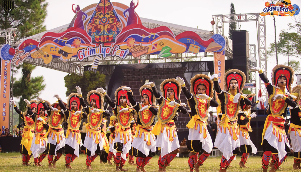 Tarian Sabuk Janur Karanganyar.