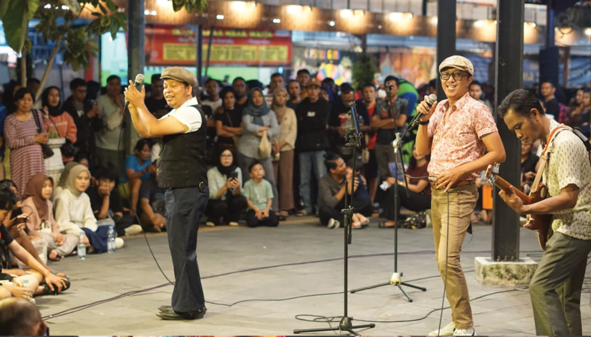 Menikmati Konser Di Sudut Gatot Subroto Kota Solo.