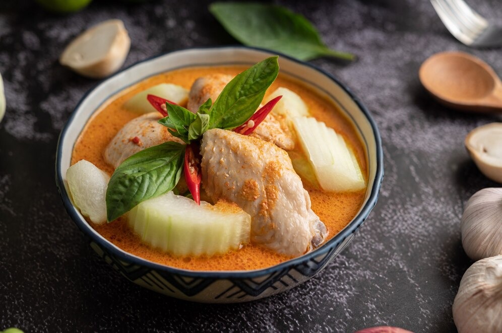 Makanan bersantan saat hari raya idul fitri bisa meningkatkan kolestrol.