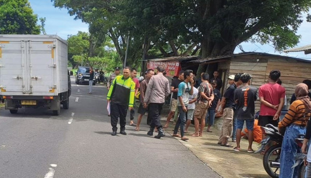 Dua Orang Meninggal Dunia Setelah Terlibat Kecelakaan Di Jalan Mojogedang Karangpandan, Diduga Pasutri.