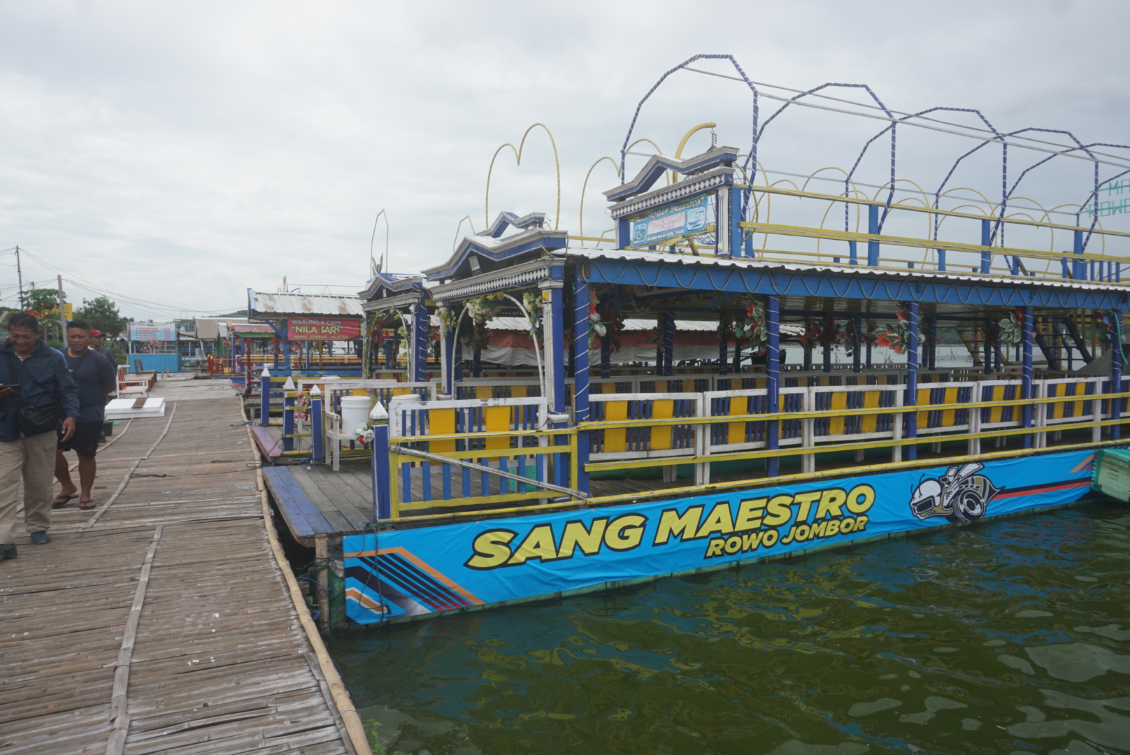 Menjelajahi Rowo Jombor dengan Perahu Wisata dan Menikmati Keindahan Bukit Sidoguro.