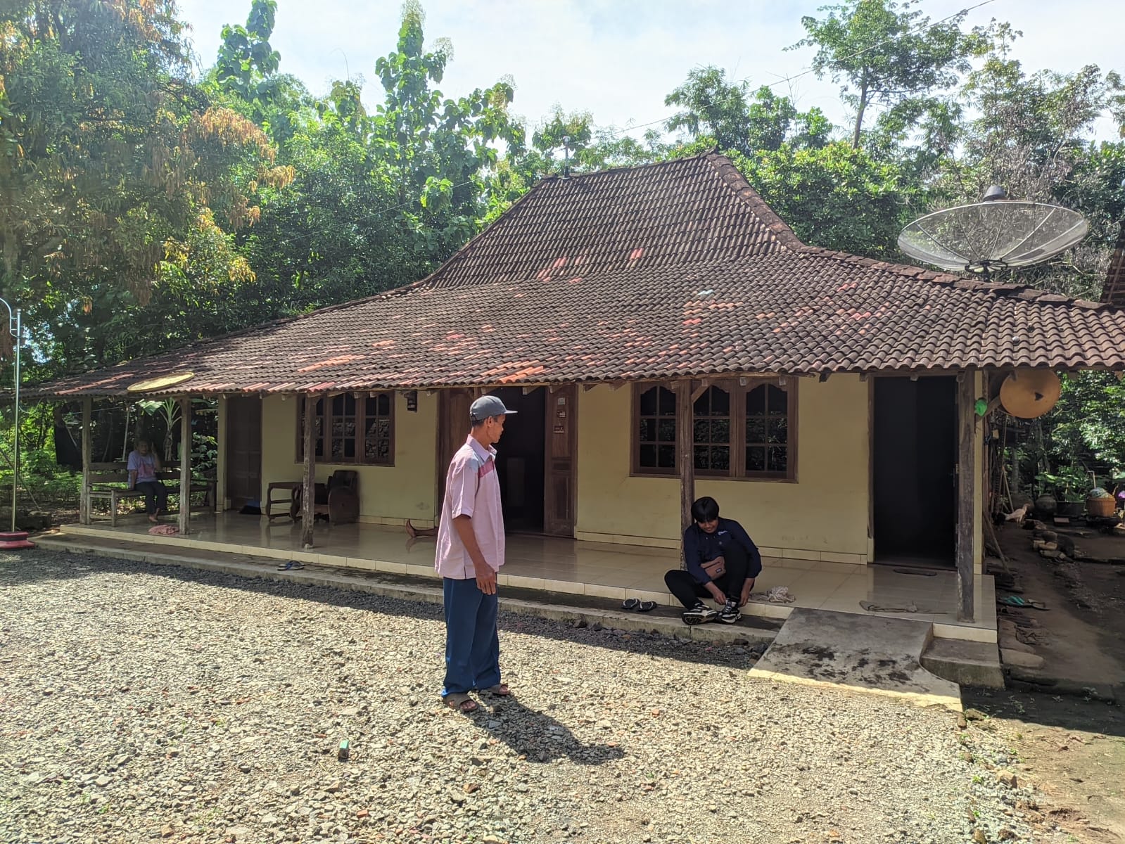 Suasana di rumah Pariyem ibu dari Ida.