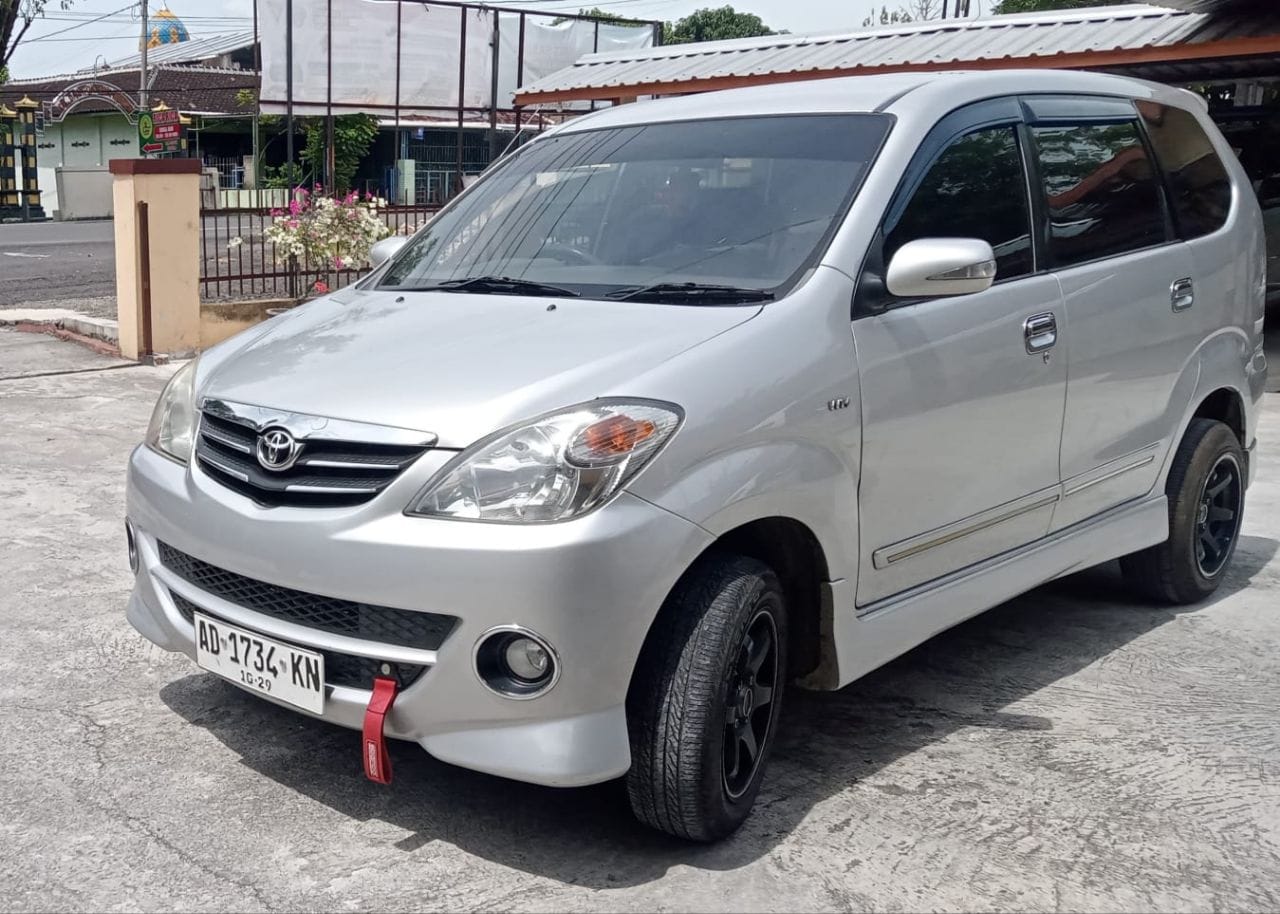 Polres Sragen berhasil membekuk pelaku penipuan dan penggelapan mobil rental.