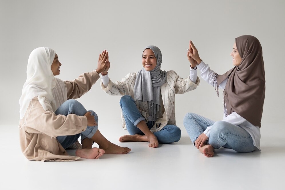 ilustrasi halal bihalal bersama sahabat setelah libur lebaran 2025.
