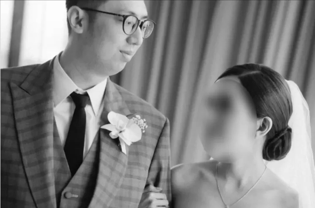 Potret pernikahan Priguna Anugerah Pratama dengan istrinya.