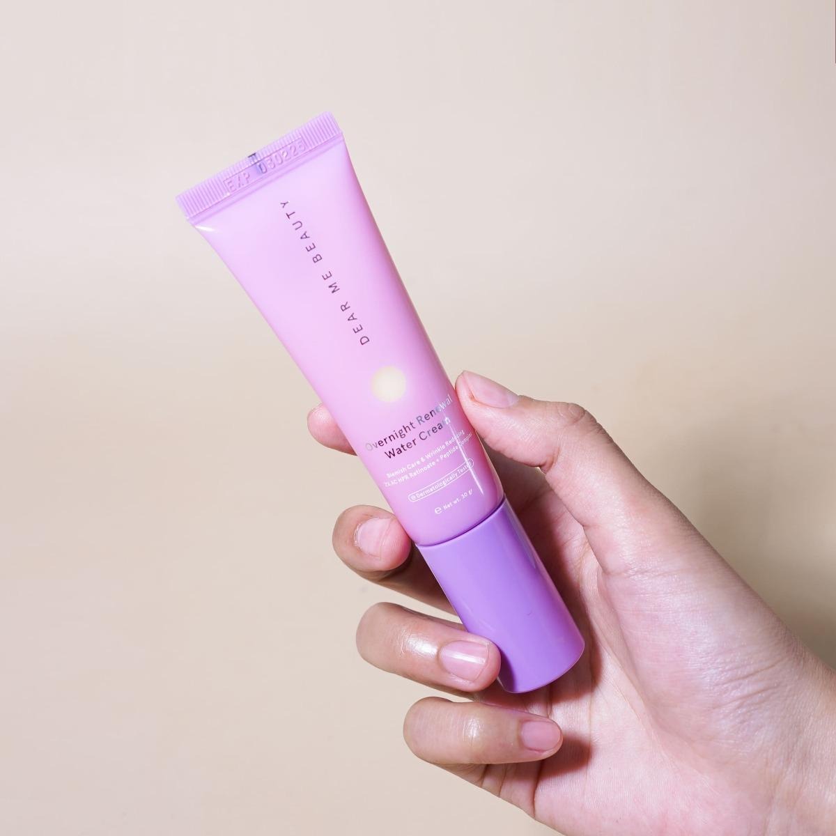 DEAR ME BEAUTY Overnight Moisturizer.