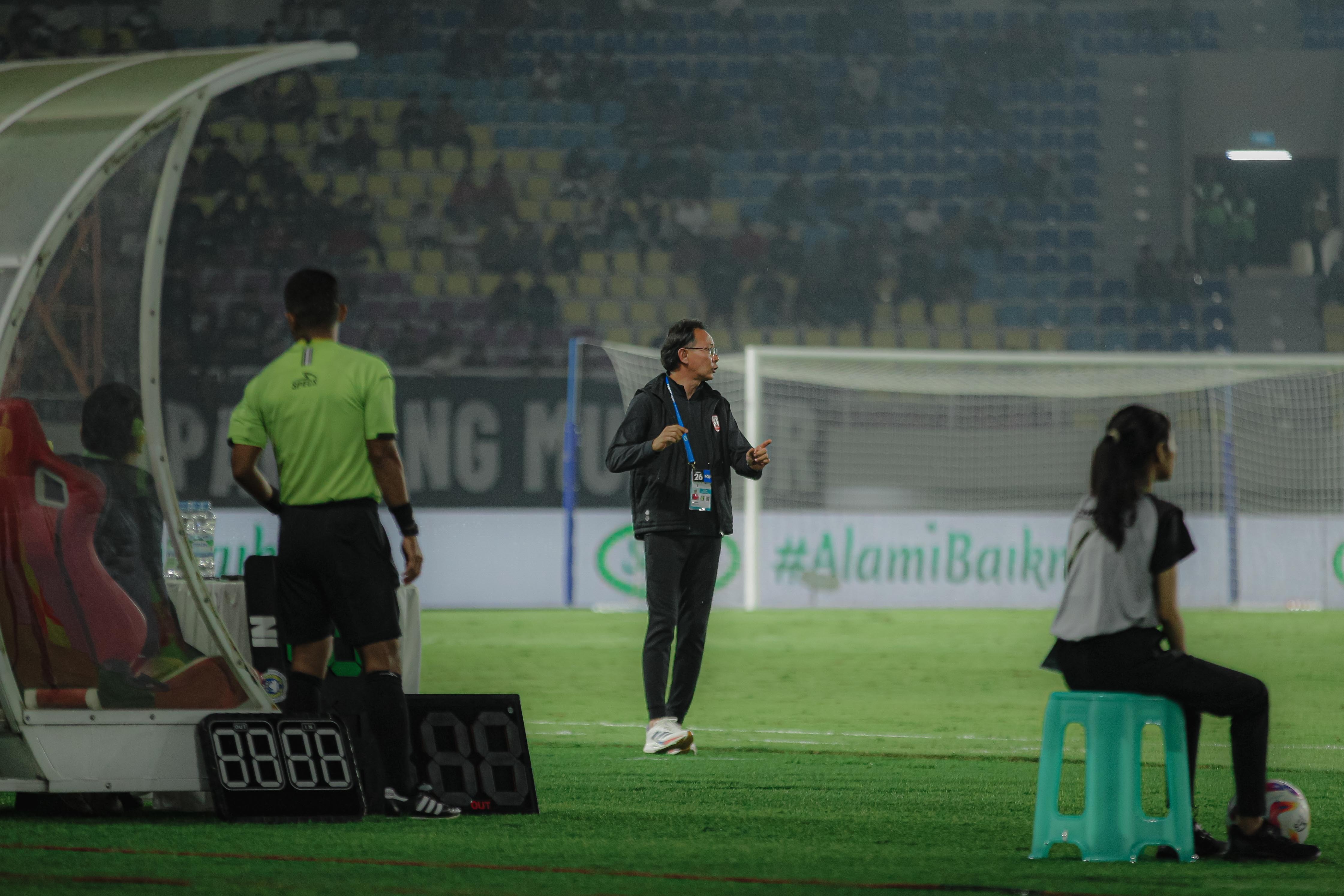 Ong Kim Swee pelatih Persis Solo.