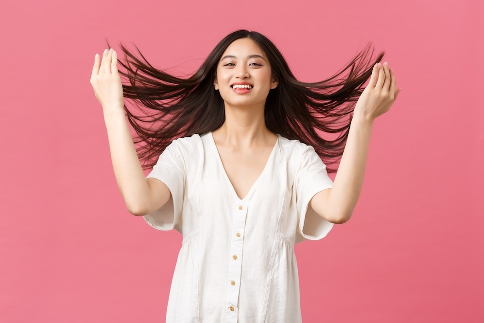 Ilustrasi rambut sehat alami.