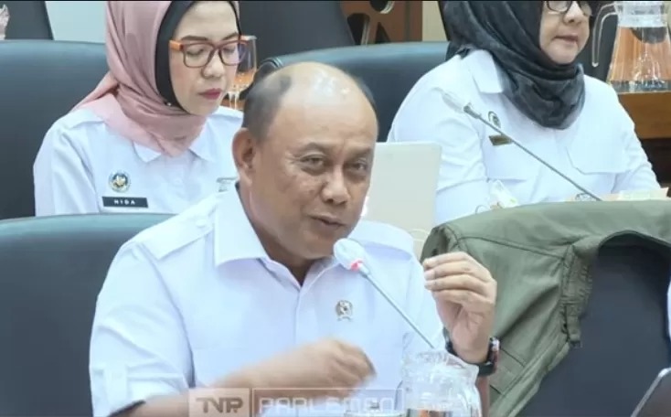 Kepala Badan Gizi Nasional (BGN), Dadan Hindayana saat rapat kerja (Raker) dengan Komisi IX DPR RI di Kompleks Parlemen, Senayan, Jakarta, Selasa (6/5/2025).