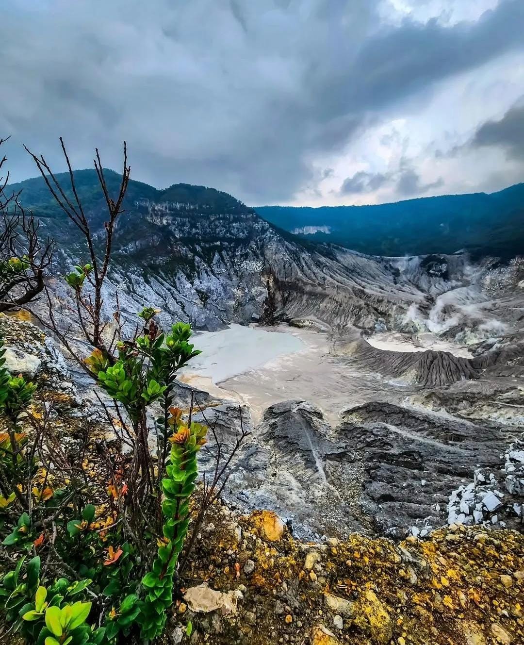 Wisata Gunung Tangkuban Parahu Bandung.