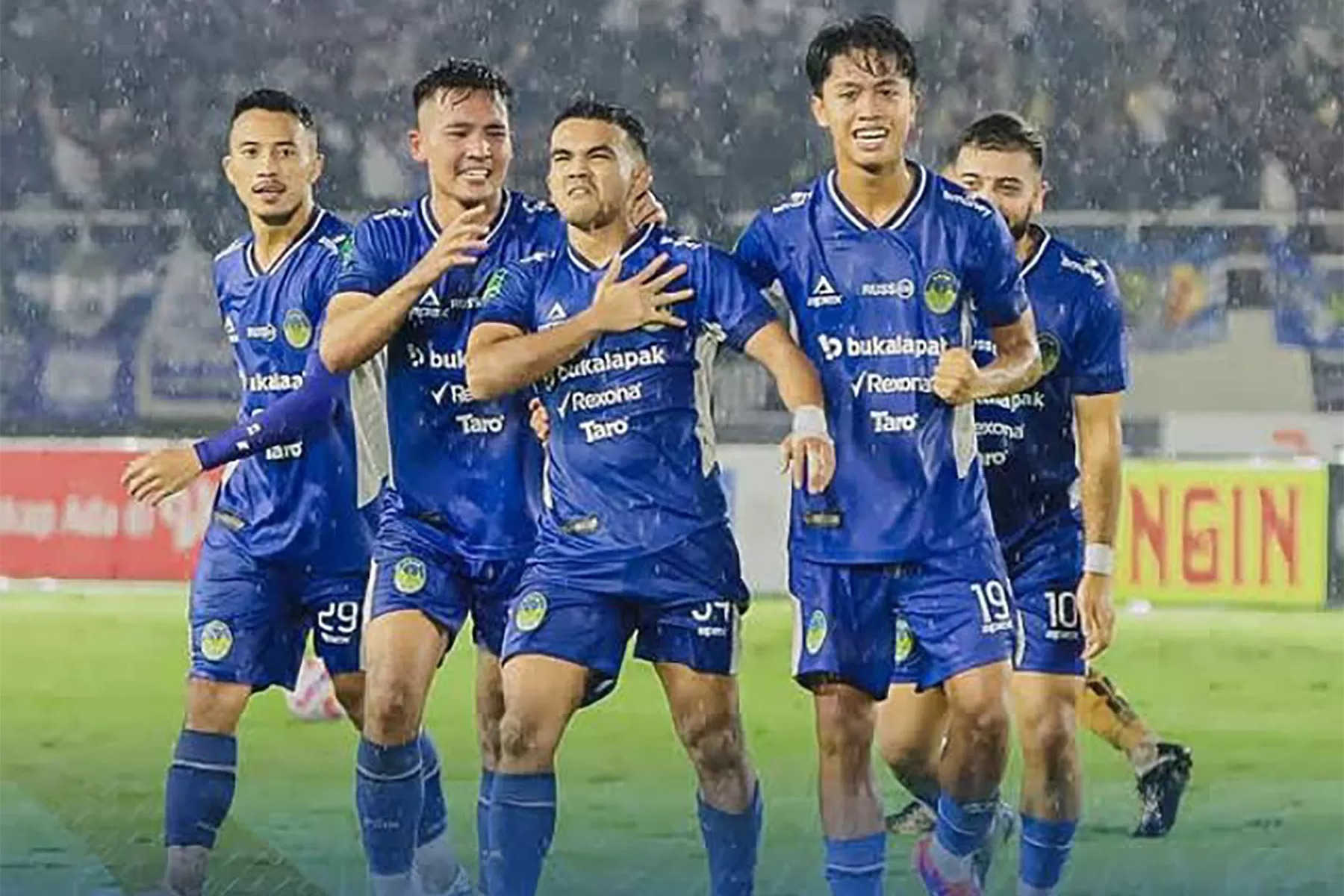 Ilustrasi - Selebrasi penuh euforia, PSIM juara Liga 2 2024-2025.