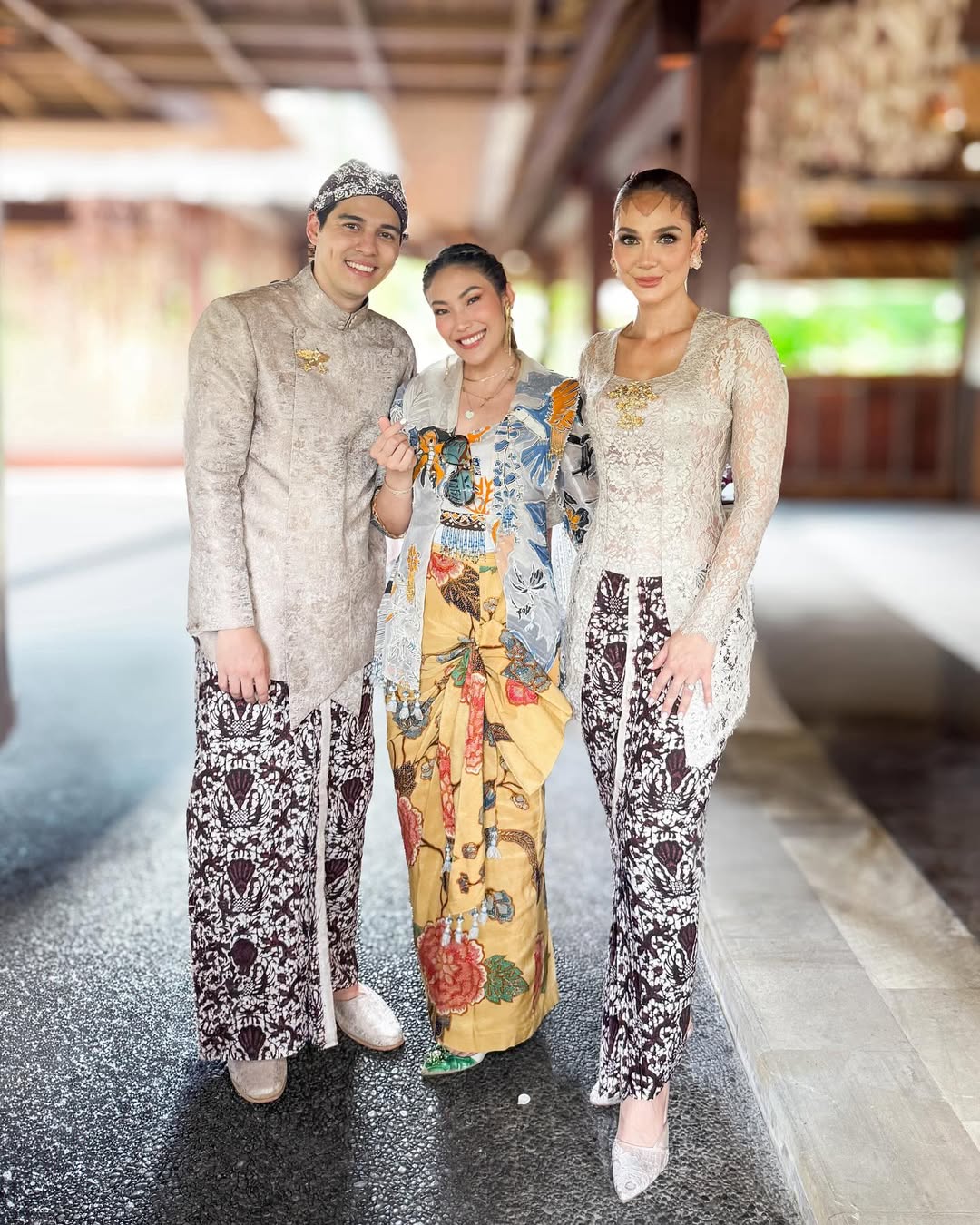 Penampilan Luna Maya dan Maxime Bouttier saat gelaran lamaran.