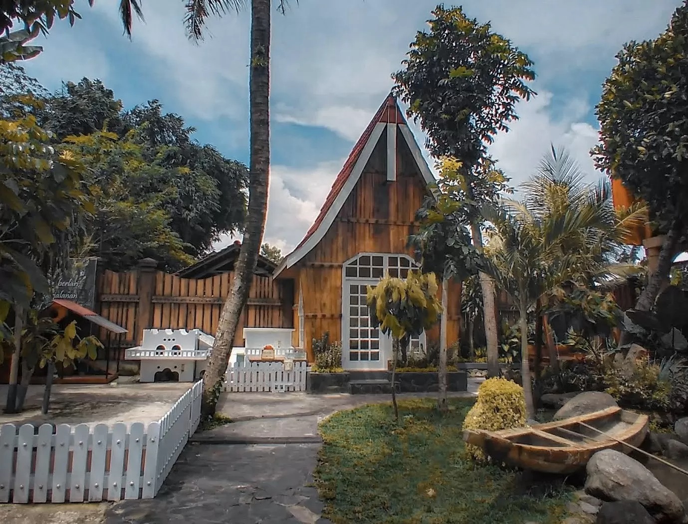 Wisata Kampung Coklat Blitar.