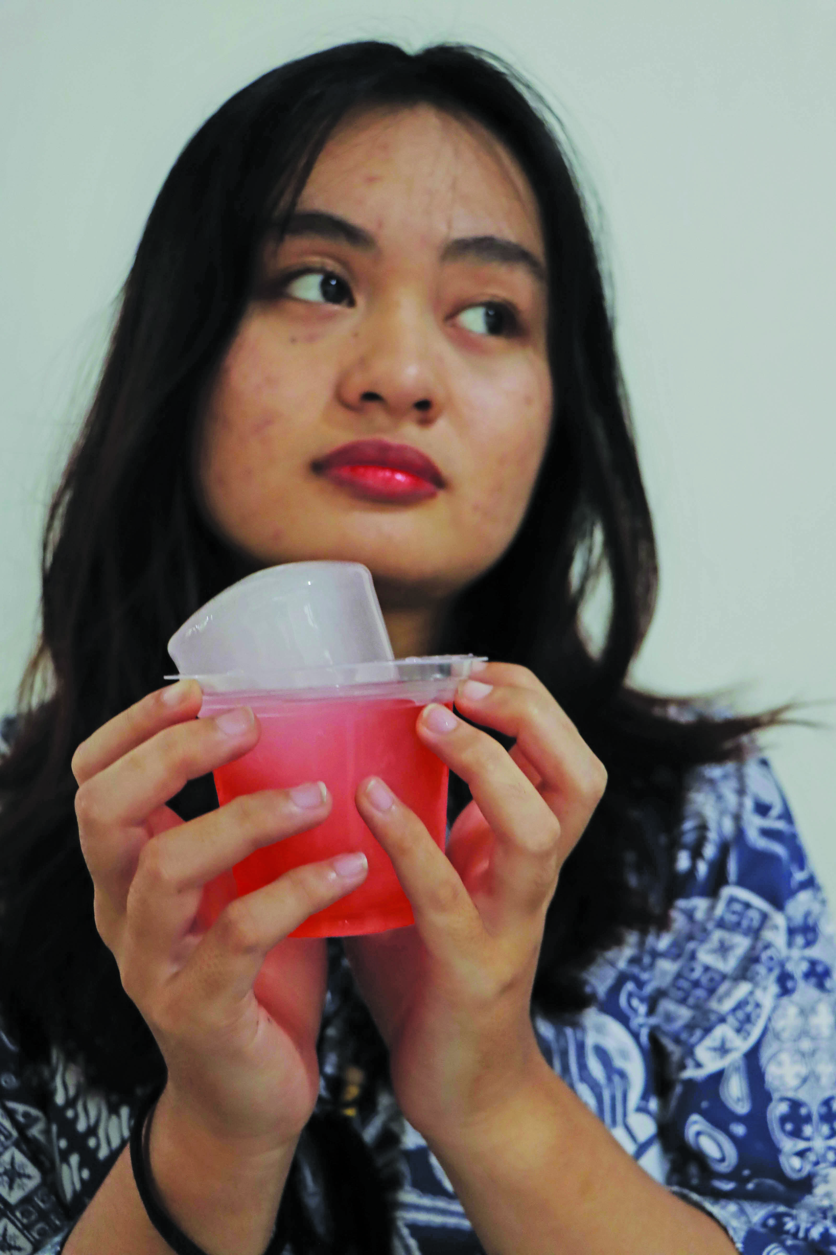 Hati-hatiI: Cuaca panas tidak dianjurkan minum air dingin karena bisa berdampak pada kesehatan.