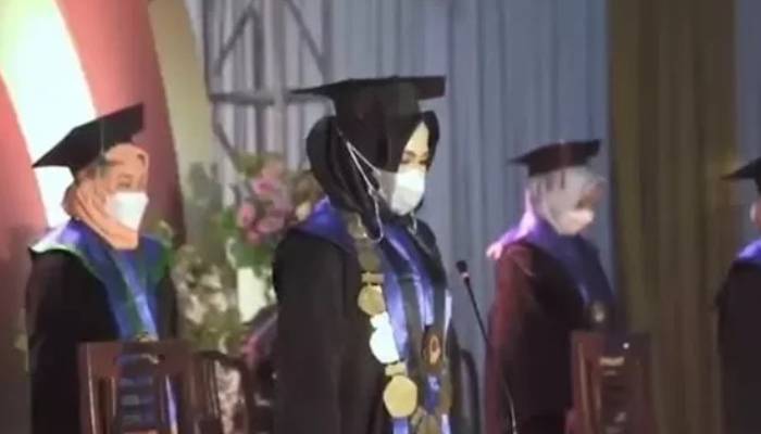 Prosesi wisuda di SMK CBM Purwokerto jadi sorotan.
