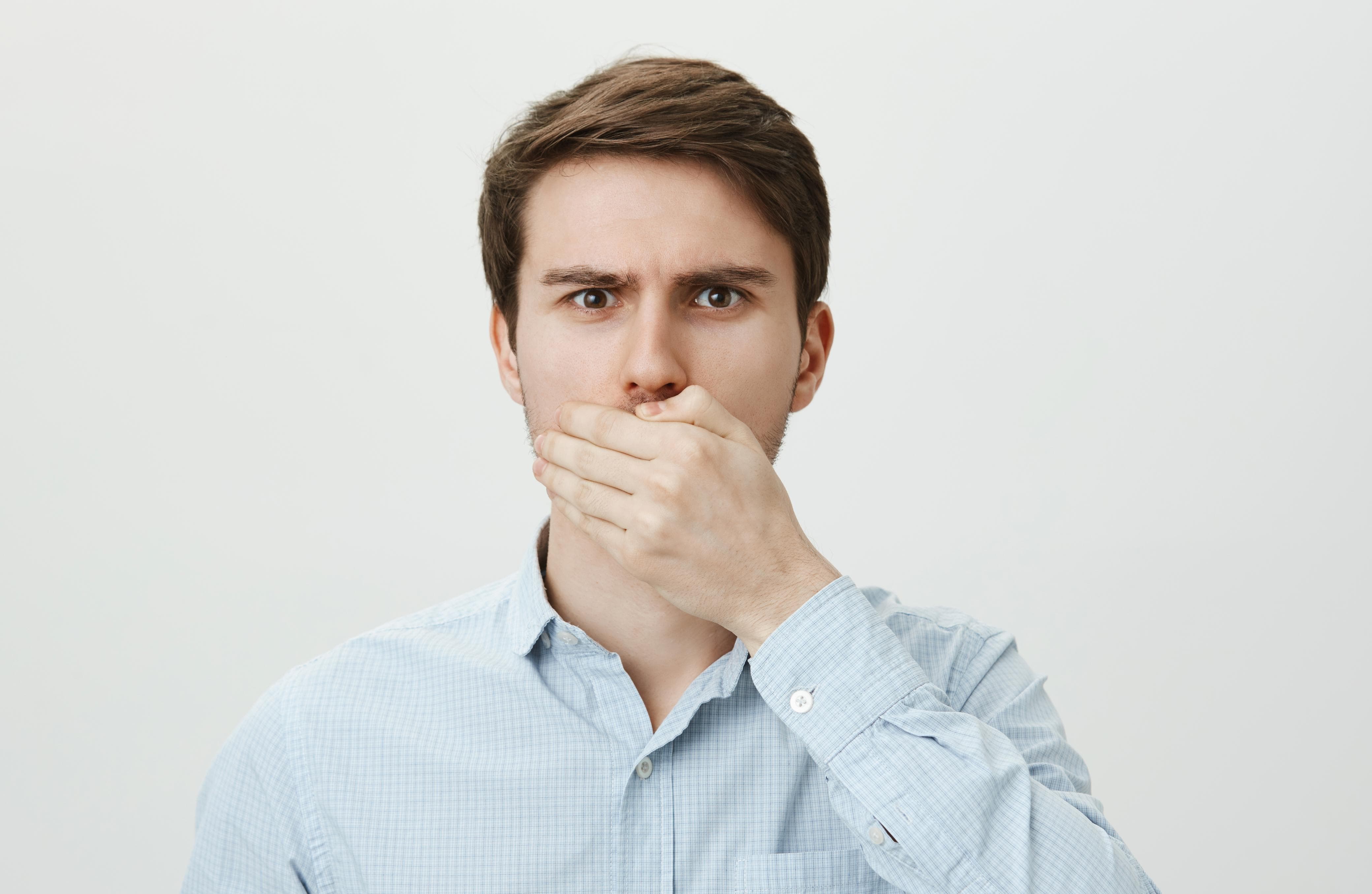 Ilustrasi bau mulut.