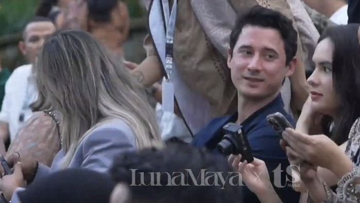 Steffi Zamora dan Nino Fernandez saat tampil bersama di pernikahan Luna Maya Maxime Bouttier.