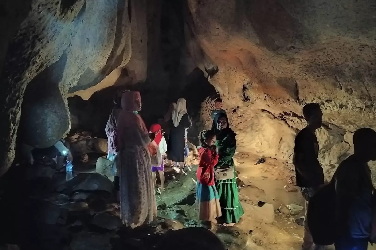 Gua Safarwadi di Tasikmalaya.